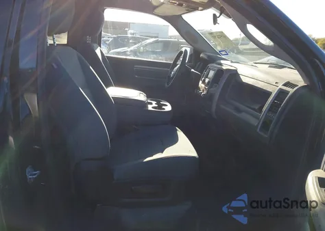 2017 Ram 1500 Express 4X2 6'4 Box из США, поврежденный, VIN 3C6JR6AT9HG712625